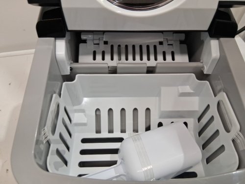 FRIGIDAIRE ICE MAKER MACHINE - MAKES UP TO 26LBS/DAY - RED (MODEL: EFIC108-BLACK) image 8