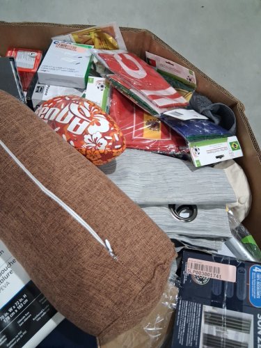 assorted MIXED item MYSTERY PALLET - VARIOUS PRODUCTS - aprox 300+ - (pallet #37) image 6