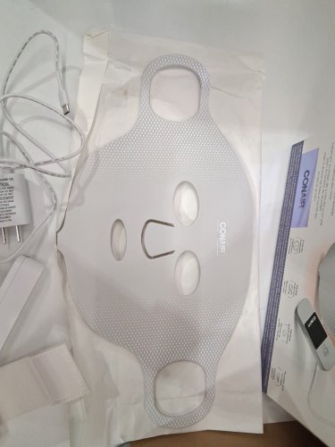 conair true glow led light therapy face mask with velour storage pouch - white (model: 2456789) image 5