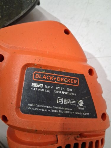 BLACK + DECKER 2-IN-1 CORDed STRING TRIMMER AND EDGER KIT- 13" CUT SWATH - orange/black (MODEL: st7700) image 4