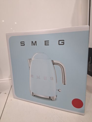 SMEG 50'S RETRO STYLE KETTLE WITH 360° SWIVEL BASE - 1.7L - RED (MODEL: KLF03RDUS) image 4