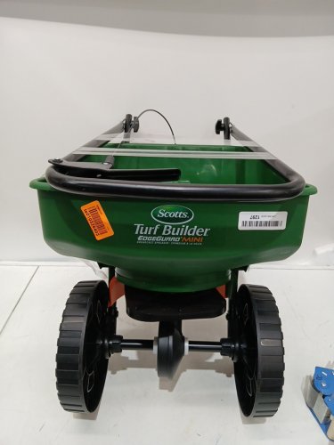 Scotts foldable turf builder edgeguard mini broadcast spreader/seeder - 5000 sq ft - green/black (model: lb15267) image 4