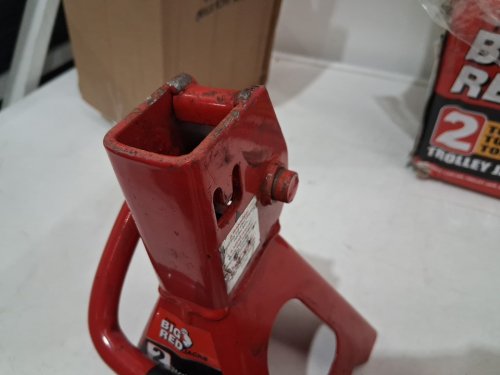 TORIN BIG RED HYDRAULIC TROLLEY FLOOR JACK COMBO WITH 2 JACK STANDS 2 TON CAPACITY (MODEL:T82001S) image 4