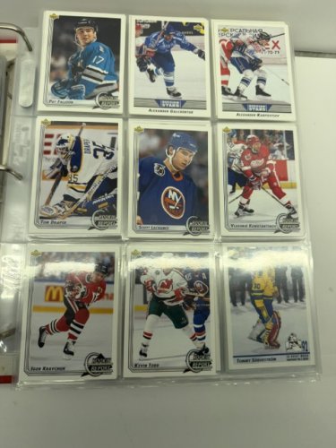 1300+ APPROX ASSSTD 1991/92/93 NHL UPPER DECK HOCKEY CARDS IN ENGLISH AND FRENCH VERSIONS image 30
