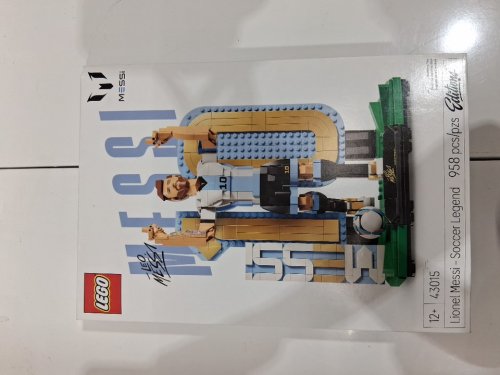 958PC LEGO LIONEL MESSI – SOCCER LEGEND SET (MODEL: 43015 / 1939202) image 2